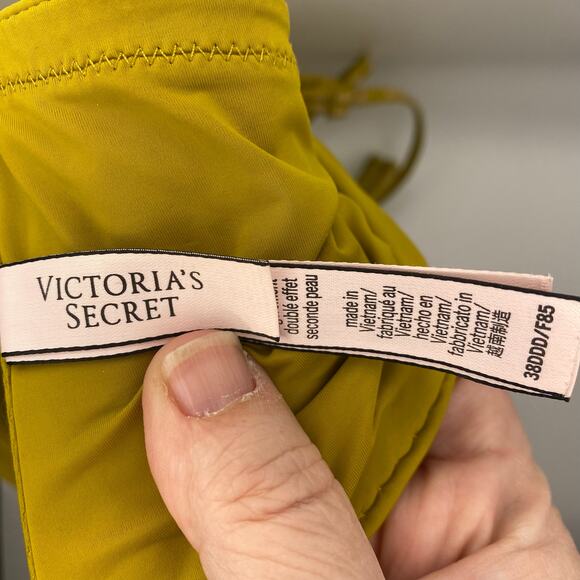 Victoria’s Secret 38DDD Mustard Yellow T-Shirt Demi Bra Logo Strap Crisscross - Picture 3 of 5